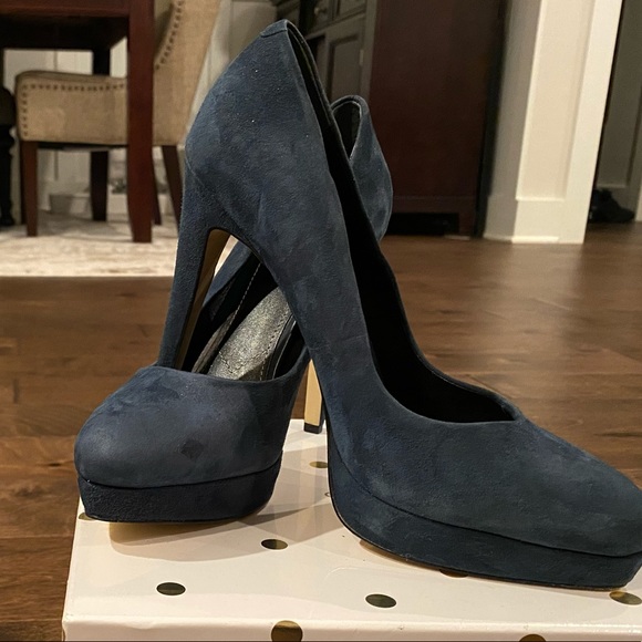 Pumps - Picture 2 of 4